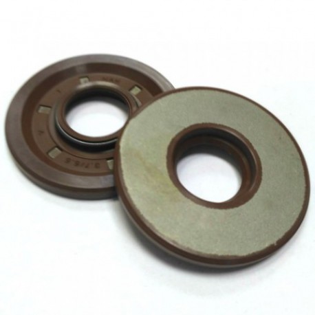 Сальник 15x40x3.7/5.5 SCY Viton 80-N01-C-C NAK
